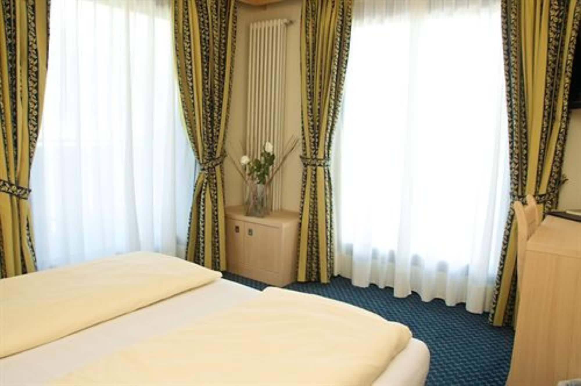 Alexander Charme Hotel リヴィーニョ エクステリア 写真