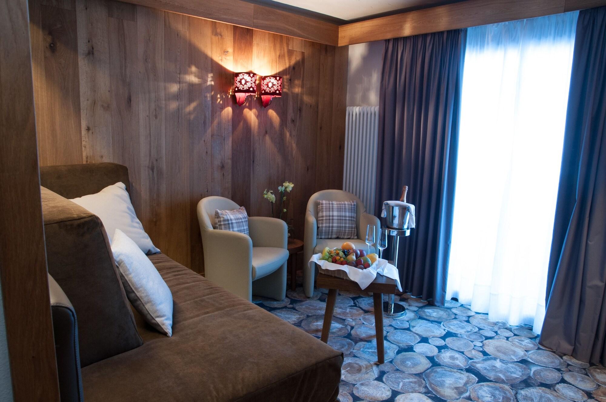 Alexander Charme Hotel リヴィーニョ エクステリア 写真