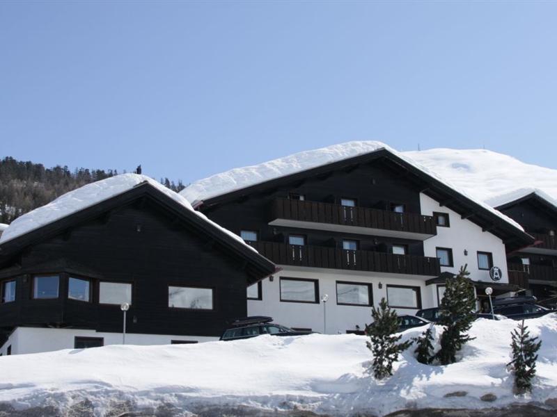 Alexander Charme Hotel リヴィーニョ エクステリア 写真