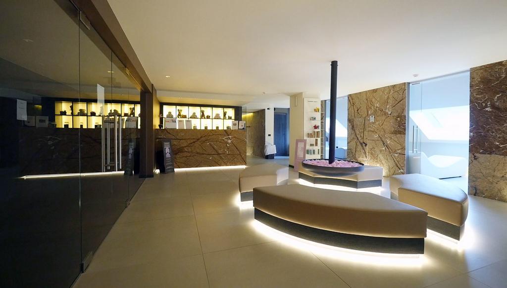 Alexander Charme Hotel リヴィーニョ エクステリア 写真